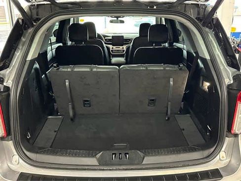 Used 2023 Ford Explorer XLT w/ Equipment Group 202A image 7