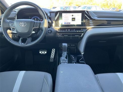 Used 2025 Toyota Camry SE image 10