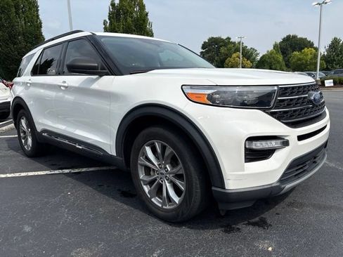 Used 2022 Ford Explorer XLT w/ Equipment Group 202A RWD image 3