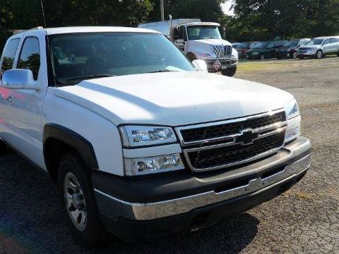 Used 2006 Chevrolet Silverado 1500 W/T RWD image 3