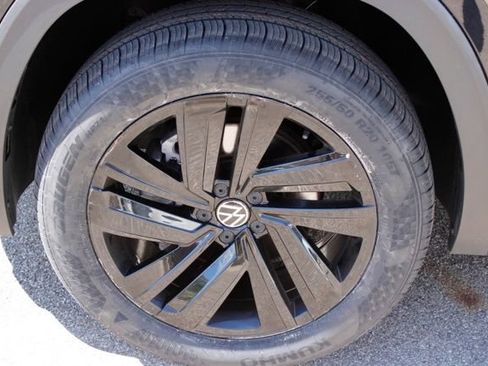 Used 2023 Volkswagen Atlas Cross Sport SE w/ Panoramic Sunroof Package AWD/4WD image 13