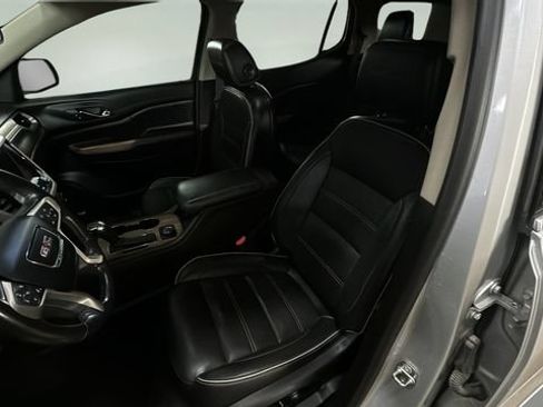 Used 2019 GMC Acadia Denali w/ Technology Package AWD/4WD image 9