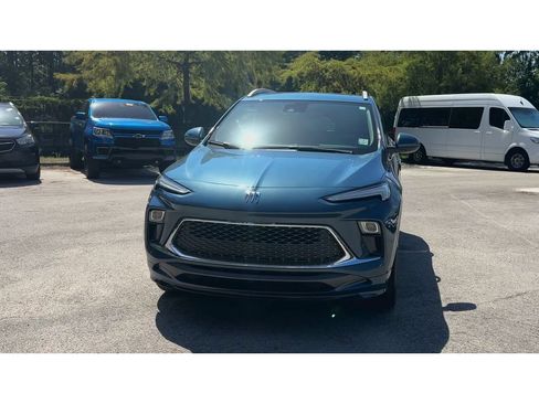 Certified 2024 Buick Encore GX Avenir FWD image 3