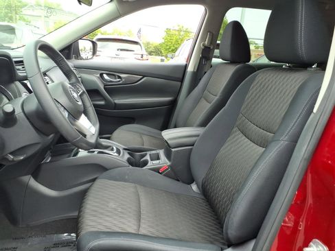 Used 2019 Nissan Rogue SV AWD/4WD image 18