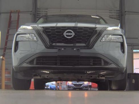 Used 2023 Nissan Rogue SV w/ SV Premium B Package AWD/4WD image 3