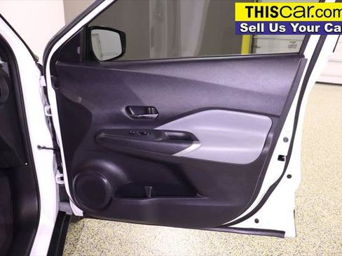 Used 2024 Nissan Kicks SR w/ SR Premium Package FWD image 31