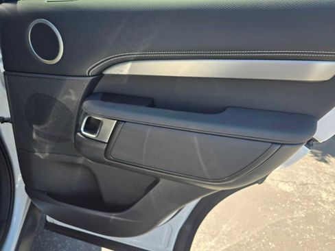 Certified 2025 Land Rover Discovery Dynamic SE image 13