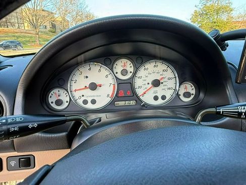 Used 2002 MAZDA MX-5 Miata image 41