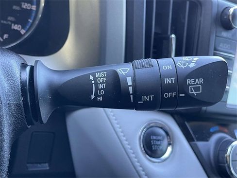 Used 2018 Toyota RAV4 Limited image 17