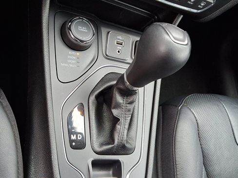 Used 2020 Jeep Cherokee Latitude Lux w/ Quick Order Package 2YH Lux image 27