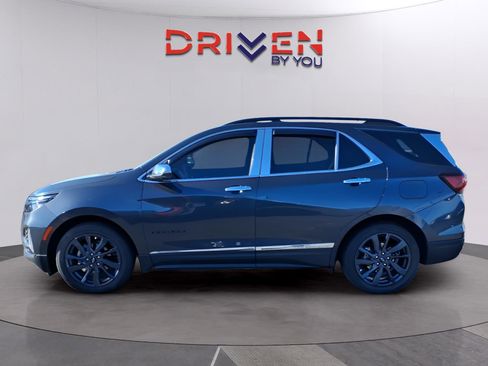 Used 2022 Chevrolet Equinox RS w/ RS Leather Package image 2