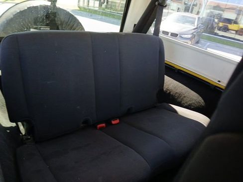 Used 2006 Jeep Wrangler Unlimited w/ Premium Audio Group image 11