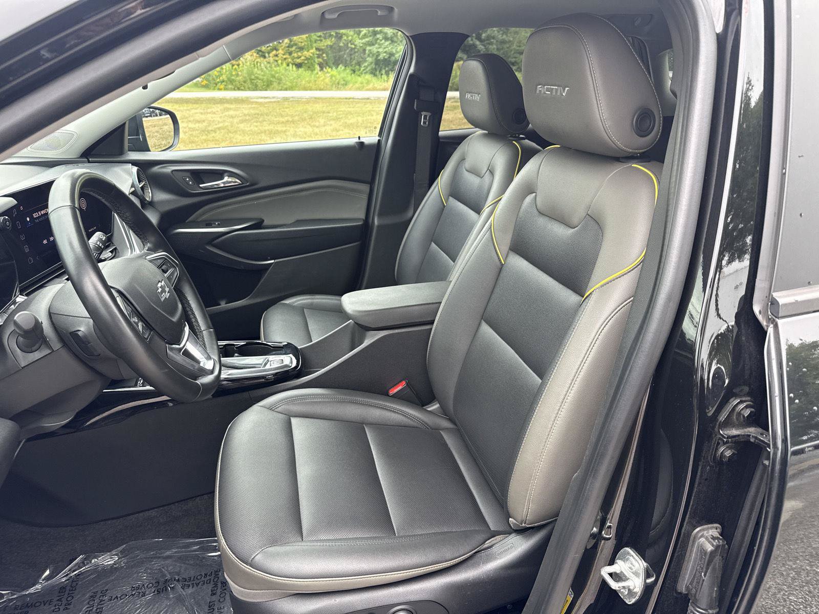 Used 2025 Chevrolet Trax ACTIV w/ Sunroof Package FWD image 12