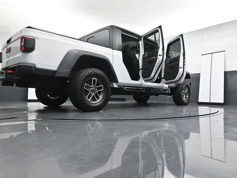 Used 2024 Jeep Gladiator Mojave w/ Technology Group AWD/4WD image 36