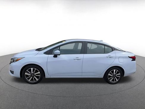 Used 2025 Nissan Versa SV image 9