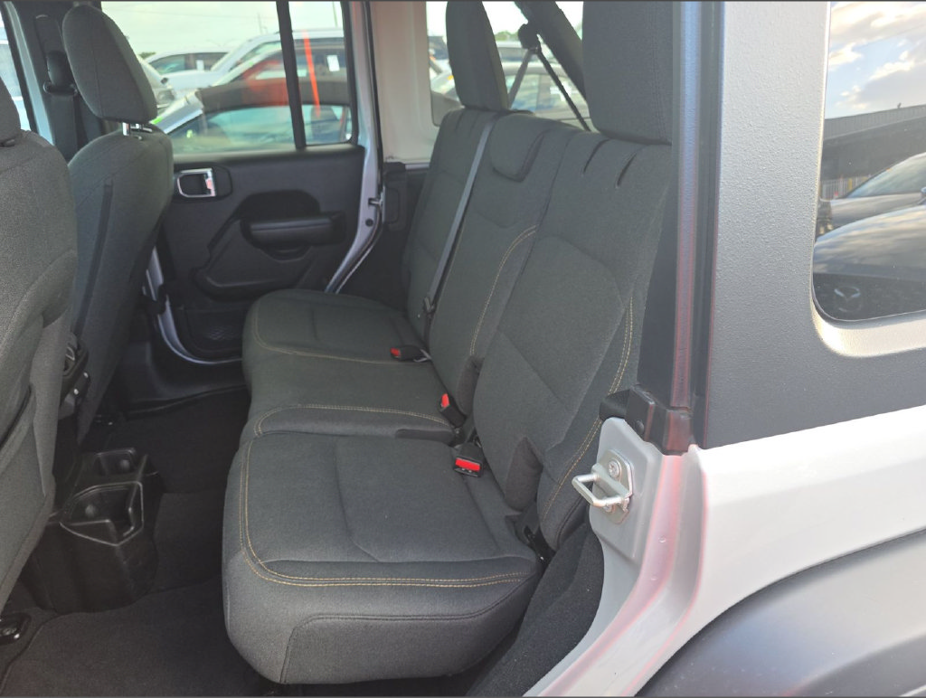Used 2024 Jeep Wrangler Unlimited Sport AWD/4WD image 5