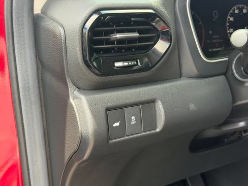 Used 2025 Honda Pilot Touring image 17