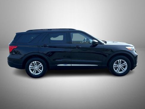 Used 2021 Ford Explorer XLT w/ Equipment Group 202A AWD/4WD image 4