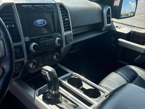 Used 2019 Ford F150 Lariat w/ Equipment Group 502A Luxury AWD/4WD image 11