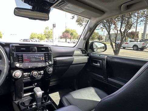 Used 2023 Toyota 4Runner TRD Off-Road Premium w/ Off Road Premium Plus Package AWD/4WD image 31