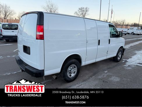 Used 2017 Chevrolet Express 3500 image 5