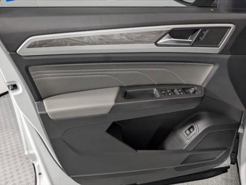 Used 2023 Volkswagen Atlas Cross Sport SE image 13