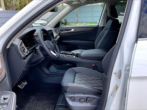 Certified 2026 Volkswagen Atlas SEL Premium R-Line AWD/4WD image 21