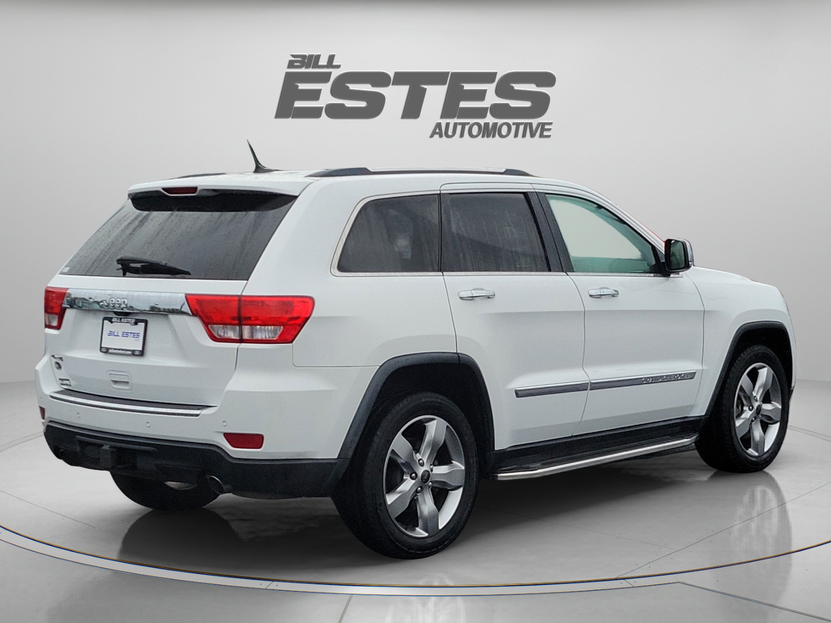 Used 2013 Jeep Grand Cherokee Overland AWD/4WD image 4