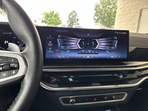 Used 2026 BMW X7 M60i w/ Climate Comfort Package AWD/4WD image 18