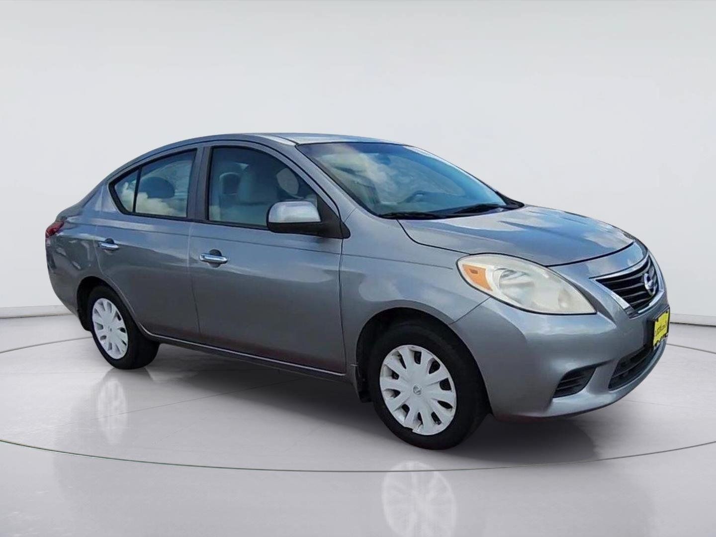 Used 2014 Nissan Versa SV FWD image 18