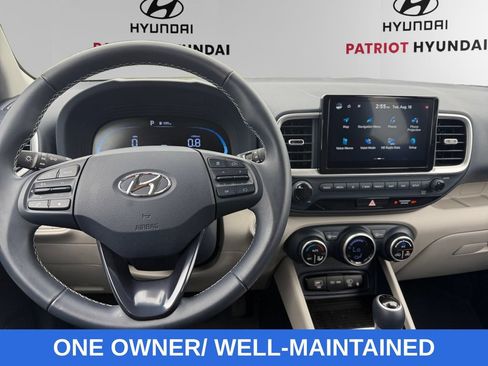 Used 2023 Hyundai Venue Limited FWD image 10