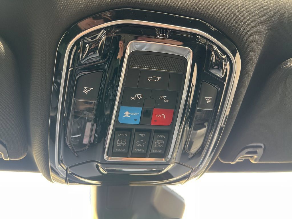 New 2026 Jeep Grand Wagoneer Summit AWD/4WD image 36