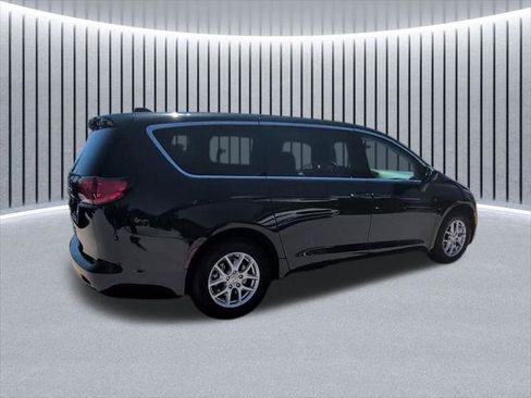 Certified 2023 Chrysler Voyager LX FWD image 17