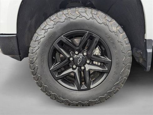 Used 2023 Chevrolet Silverado 1500 Custom Trail Boss AWD/4WD image 9