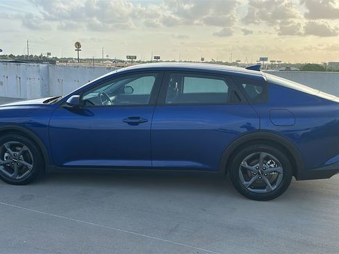 Used 2025 Kia K4 LXS image 9