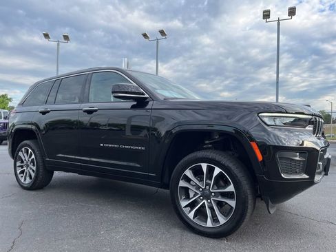 Used 2022 Jeep Grand Cherokee Overland w/ Luxury Tech Group IV AWD/4WD image 58