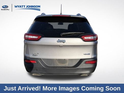 Used 2018 Jeep Cherokee Latitude Plus image 8