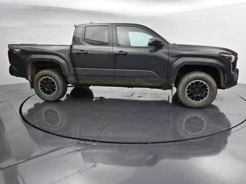 Used 2024 Toyota Tacoma TRD Off-Road AWD/4WD image 9