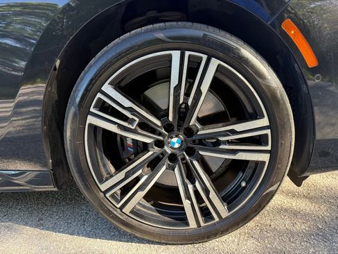 Used 2023 BMW 760i xDrive w/ Executive Package image 7