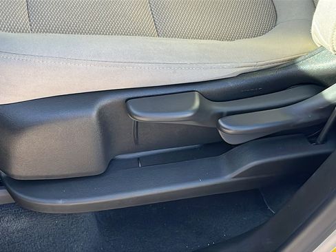 Used 2022 Chevrolet Traverse LS image 11