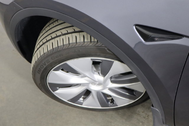 Used 2023 Tesla Model Y Long Range AWD/4WD image 41
