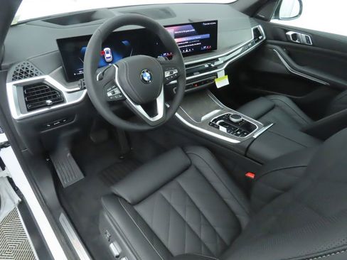 Certified 2026 BMW X5 sDrive40i w/ Premium Package image 9