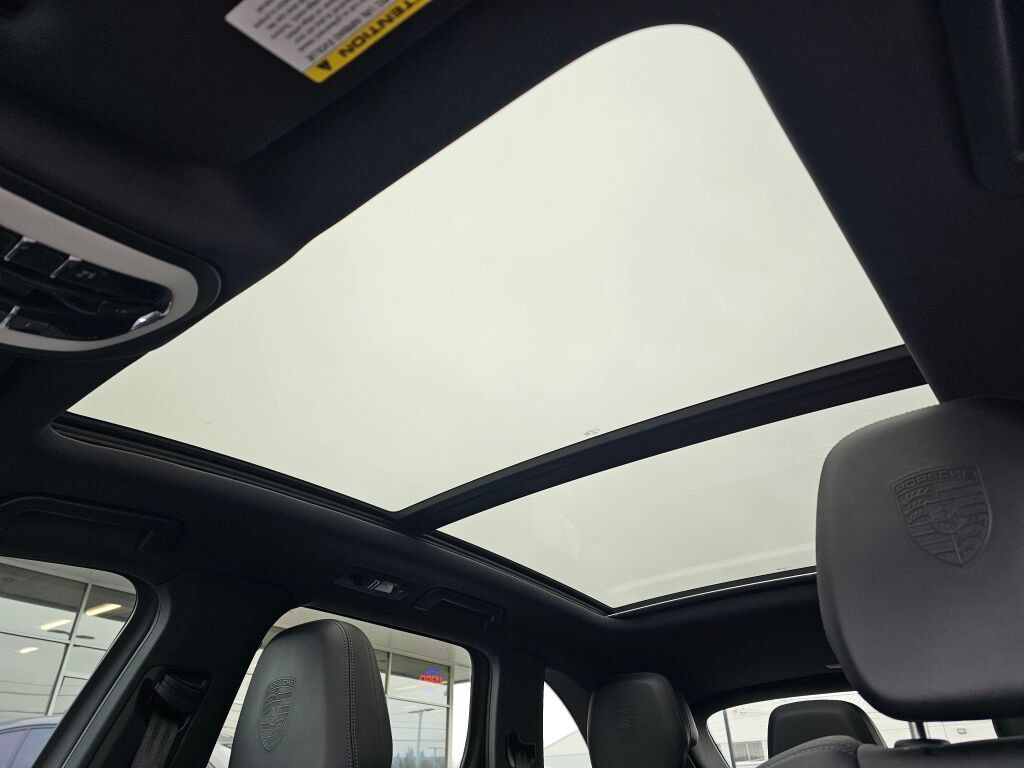 Used 2018 Porsche Cayenne Platinum Edition AWD/4WD image 23