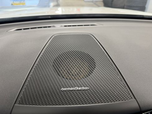 Used 2019 Volvo XC60 T5 Momentum w/ Multimedia Package image 15