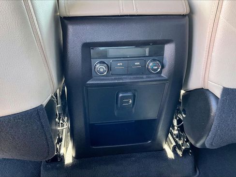 Used 2022 Chevrolet Traverse LS FWD image 34
