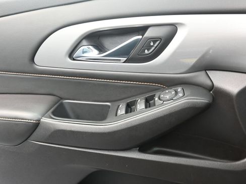Used 2018 Chevrolet Traverse LT FWD image 14