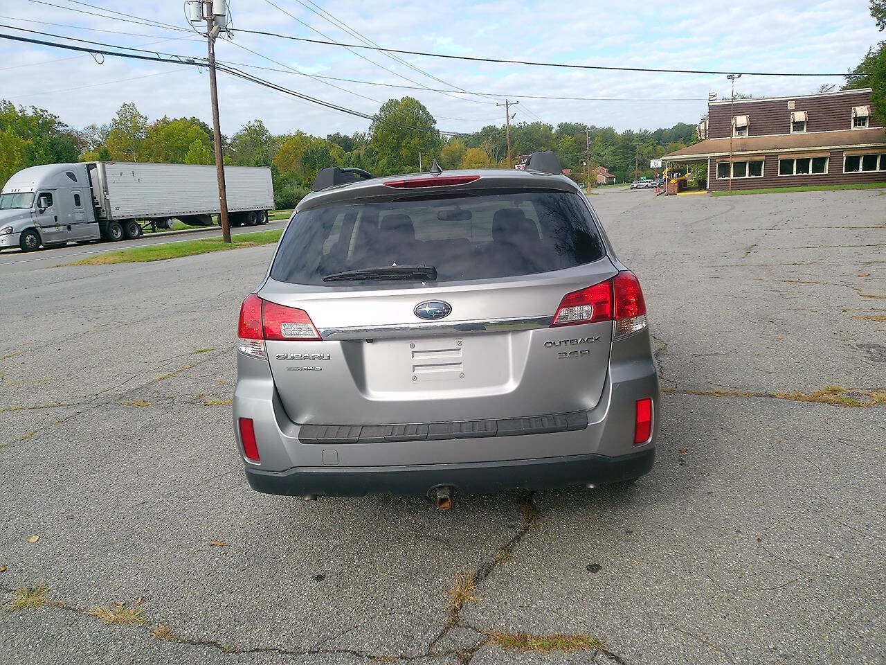 Used 2011 Subaru Outback 3.6R Limited w/ PWR Moonroof Pkg AWD/4WD image 10