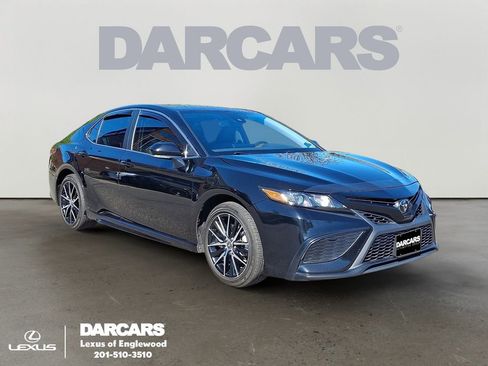 Used 2024 Toyota Camry SE w/ Cold Weather Package FWD image 1