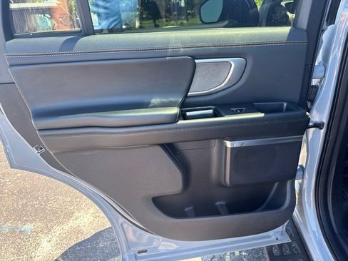 Used 2025 Ford Expedition Tremor AWD/4WD image 34