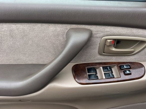 Used 2003 Toyota Sequoia SR5 image 11